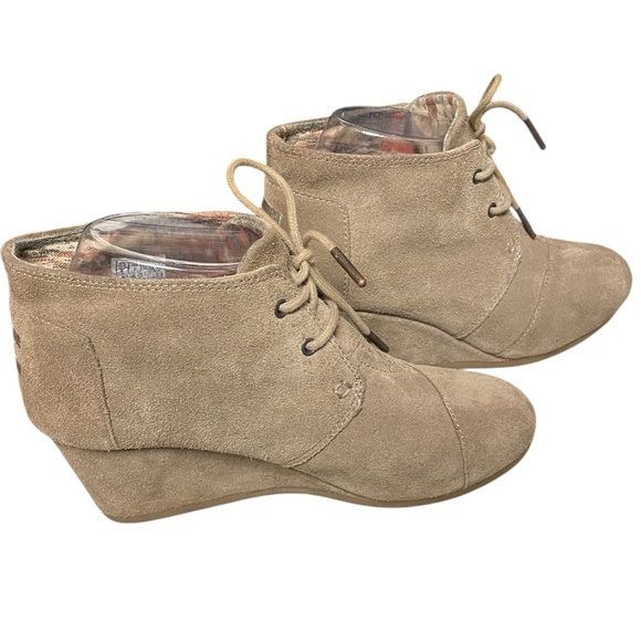 Toms Desert Wedge Booties Women's Size 8 Tan Taupe Suede Ankle Boots Lace Up - Picture 2 of 9